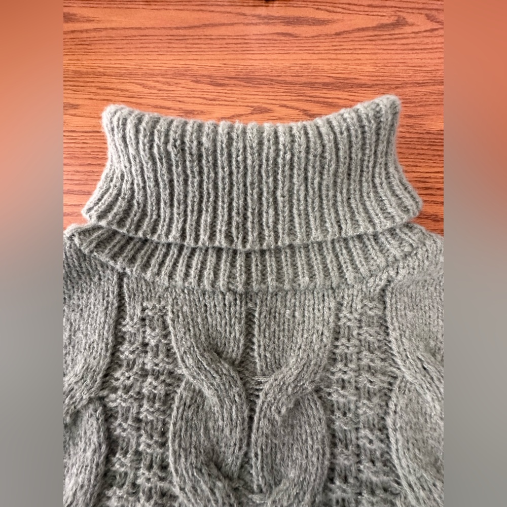 Woven Heart sage green chunky knit turtleneck sweater size medium - Picture 3 of 5